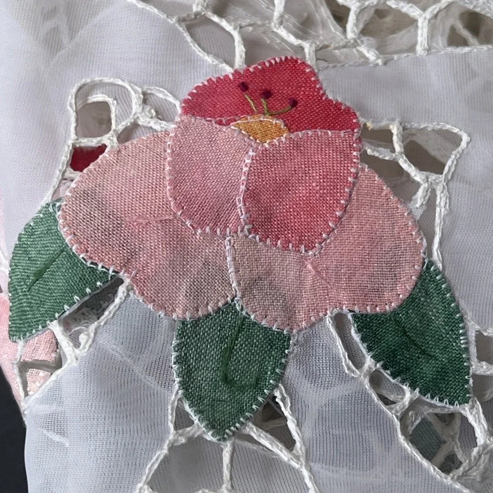 VTG Embroidered Lace Applique Placemats Set 4 Pink Floral Sheer Cottage Chic NEW